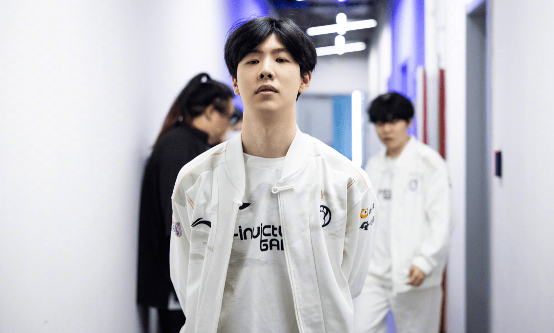 里吸引防守 里吸引防守