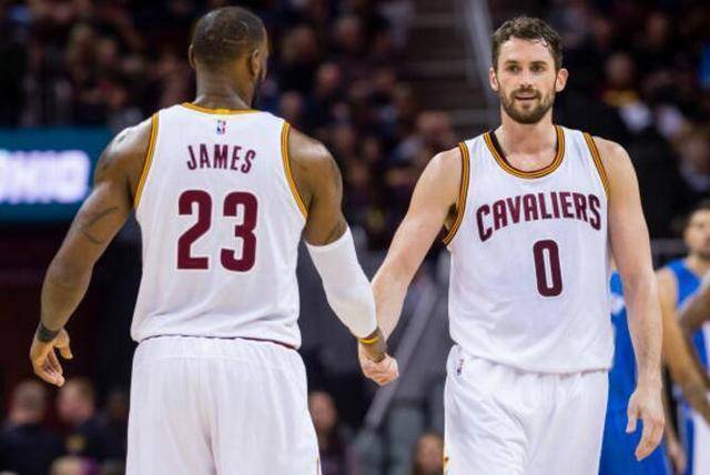 他不仅承担 他不仅承担